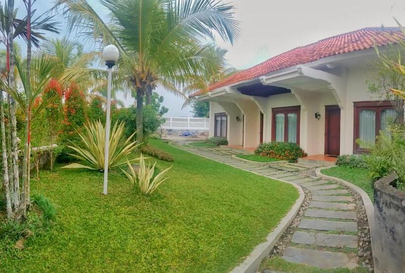 Номер Deluxe Вид на Сад, Sevilla Resort Magelang