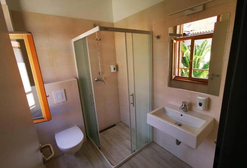 اتاق خانوادگی, Stella Maris Pastoral Home