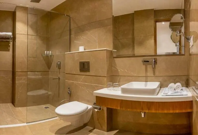 キングサイズベッドのスーペリアルーム, Surestay By Best Western Model Town Amritsar