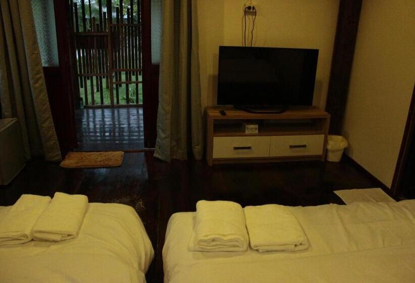 정원 전망 4인용 스탠다드 룸, Baan Suan La Moon