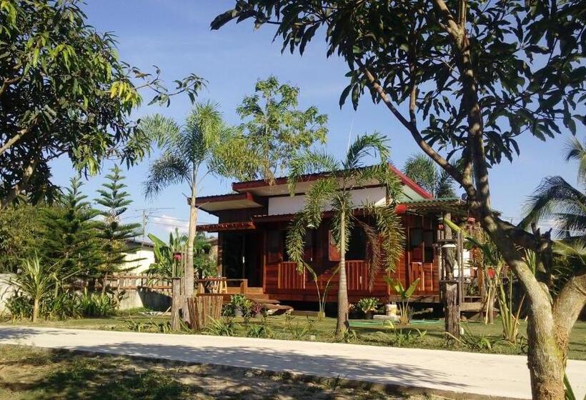 스탠다드 트리플 룸 가든 전망, Baan Suan La Moon