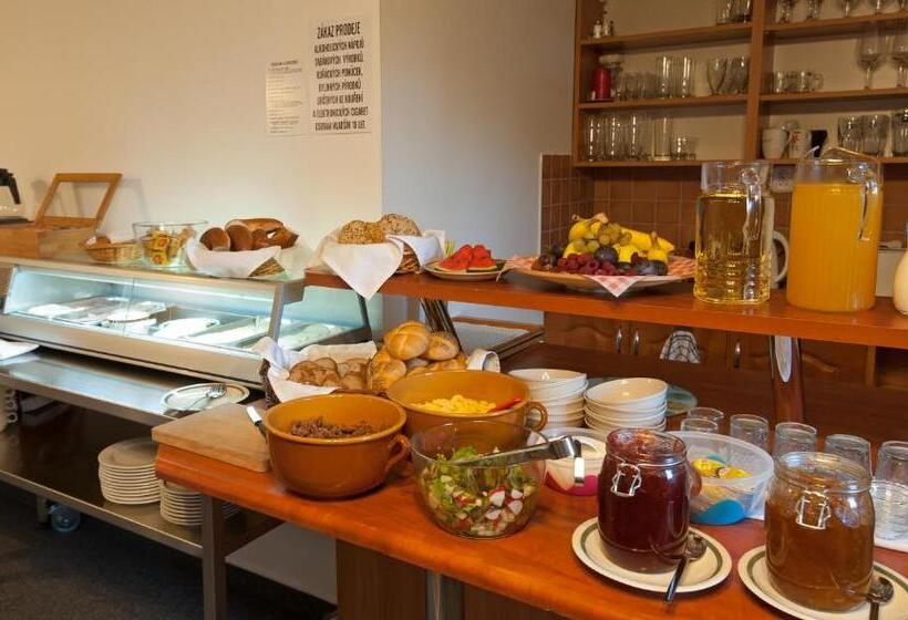 غرفة قياسية ثلاثية, Pension Katty