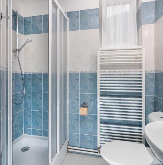 غرفة قياسية ثلاثية, Pension Katty