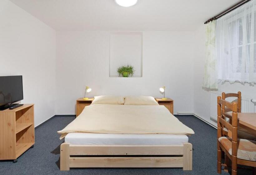 غرفة قياسية ثلاثية, Pension Katty