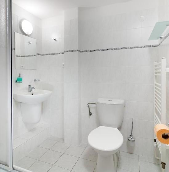 غرفة عائلية, Pension Katty