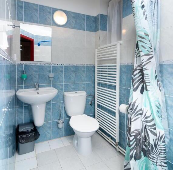 غرفة أساسية, Pension Katty