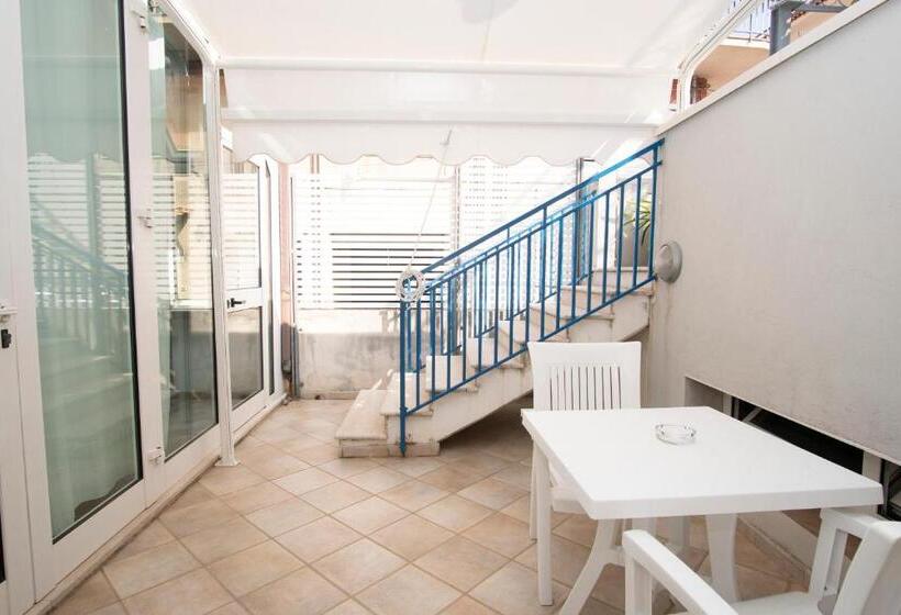 Escritório Estándar, Residence La Punta