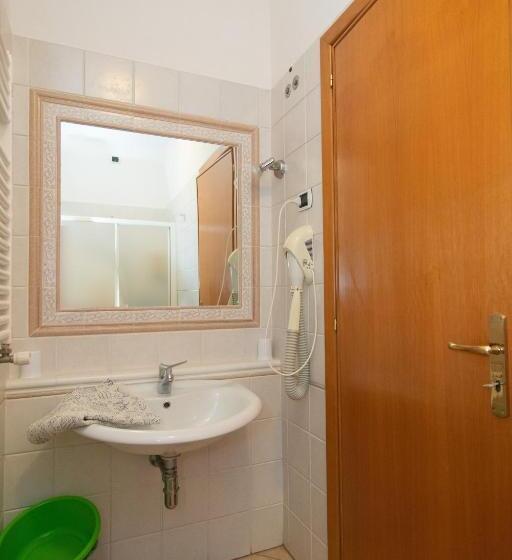 استودیوی استاندارد, Residence La Punta