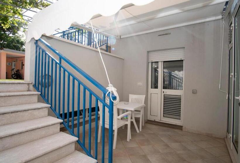 استودیوی استاندارد, Residence La Punta