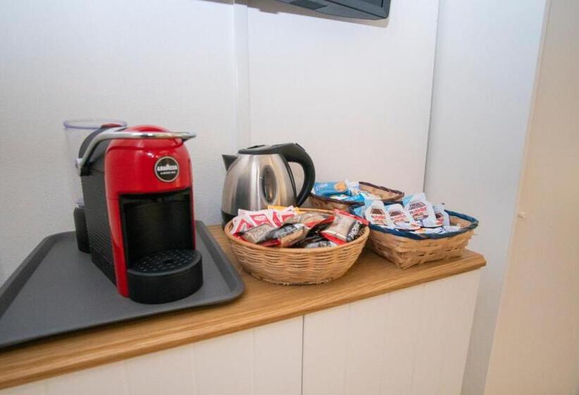 استودیوی استاندارد, Residence La Punta