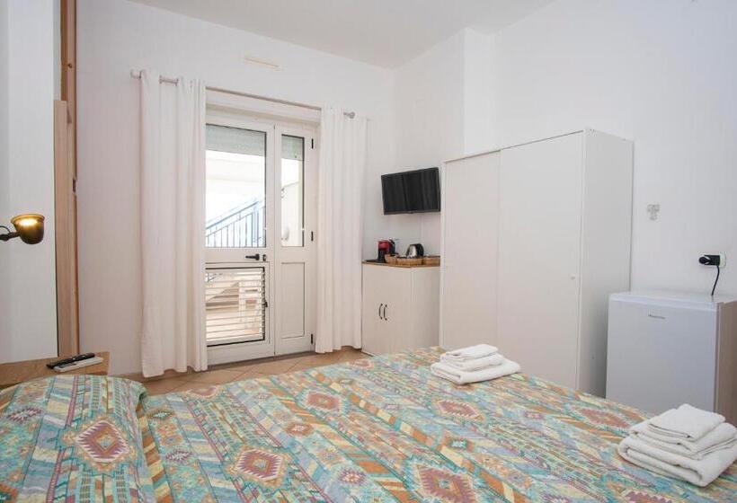 استودیوی استاندارد, Residence La Punta