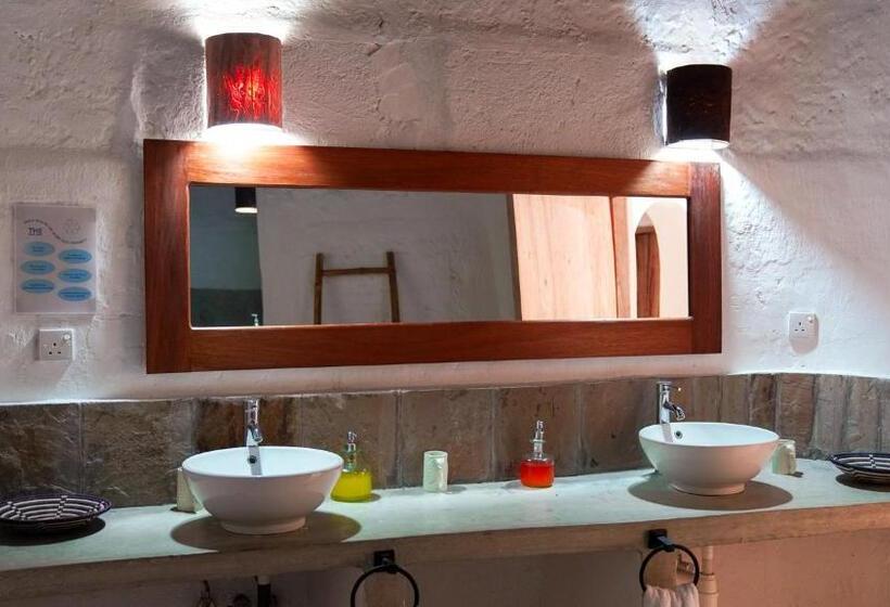 اتاق خانوادگی, The Mida Creek