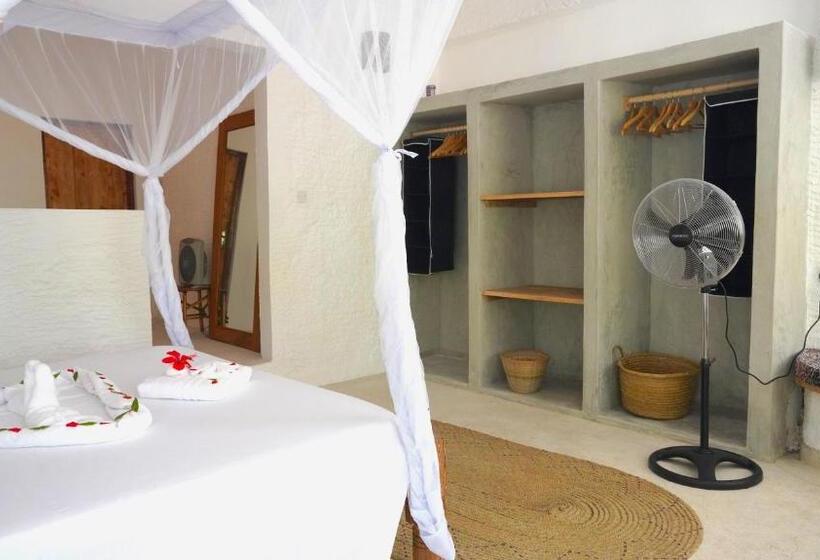 Standard Triple Room with Terrace, The Mida Creek