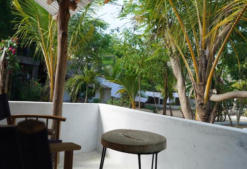 Standard Triple Room with Terrace, The Mida Creek