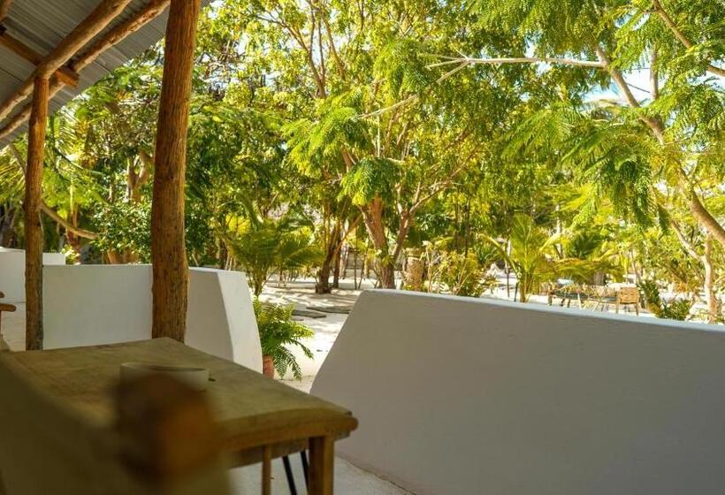 Standard Triple Room with Terrace, The Mida Creek