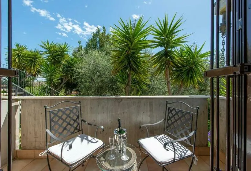 اتاق لوکس با بالکن, Villa Tigli Luxury B&b