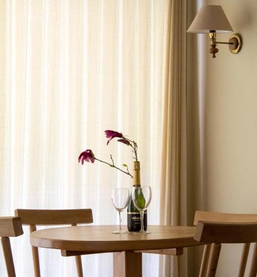 דירת חדר, Y Termas Huife