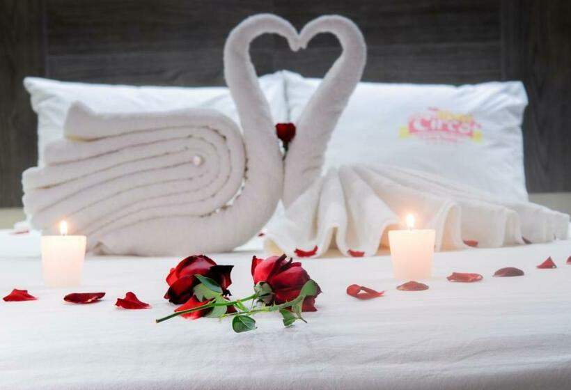 标准间, Motel El Circo