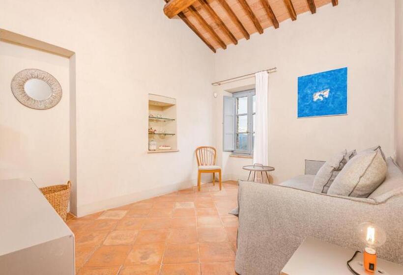 سوییت لوکس, Nikis Resort