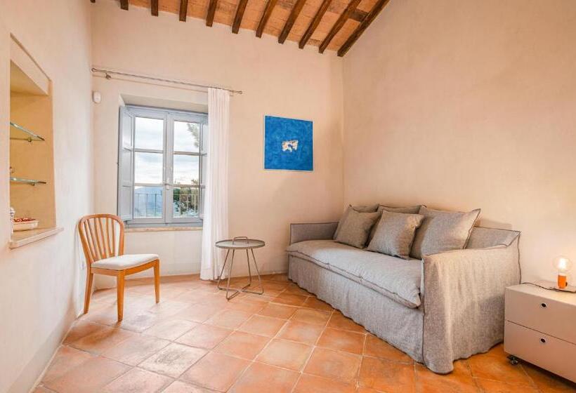 سوییت لوکس, Nikis Resort