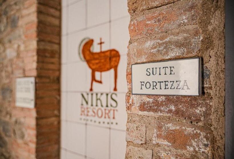 سوییت لوکس, Nikis Resort