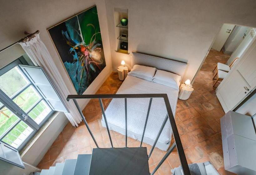 سوییت, Nikis Resort