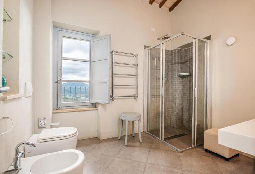 سوییت, Nikis Resort