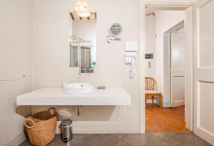 سوییت, Nikis Resort