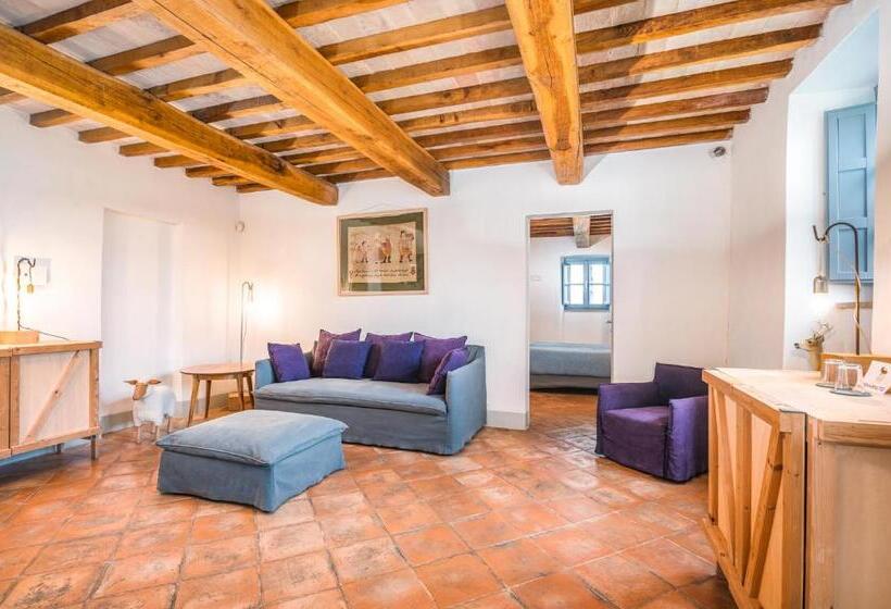 سوییت جونیور لوکس, Nikis Resort