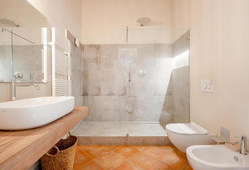 سوییت سوپریور, Nikis Resort