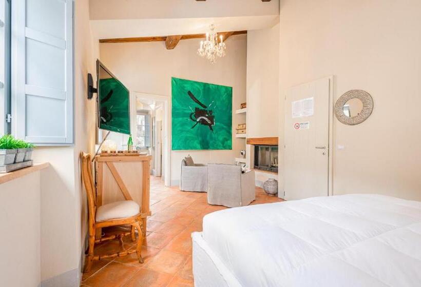 سوییت سوپریور, Nikis Resort