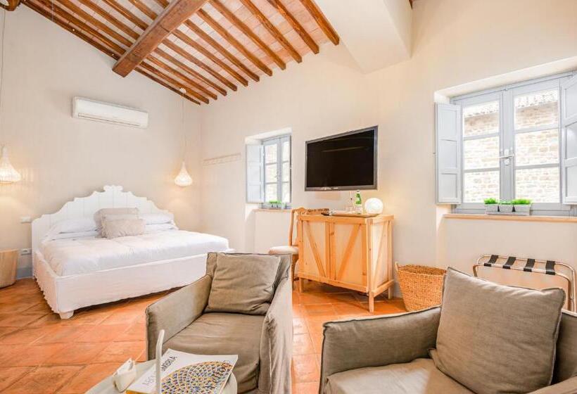 سوییت سوپریور, Nikis Resort