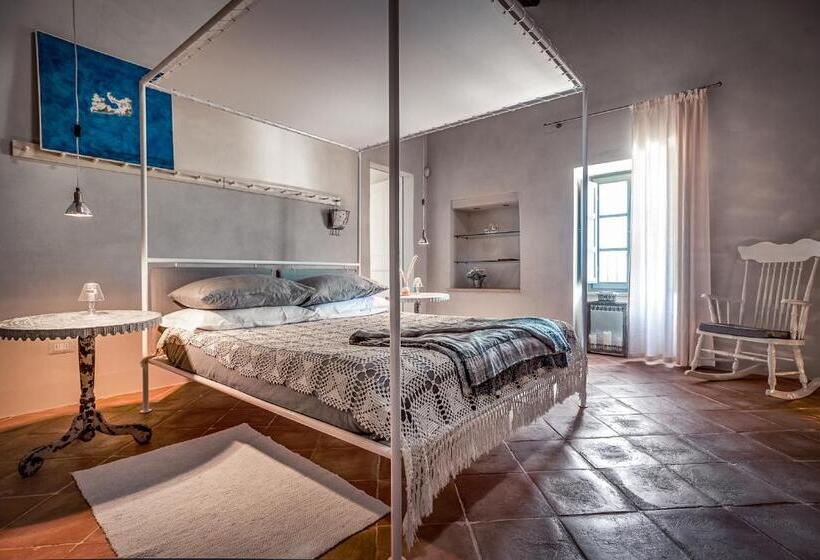 سوییت لوکس, Nikis Resort