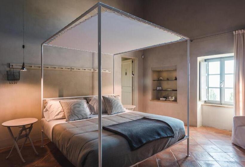 سوییت لوکس, Nikis Resort