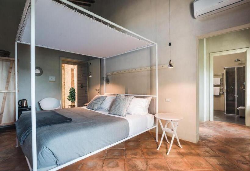 سوییت لوکس, Nikis Resort