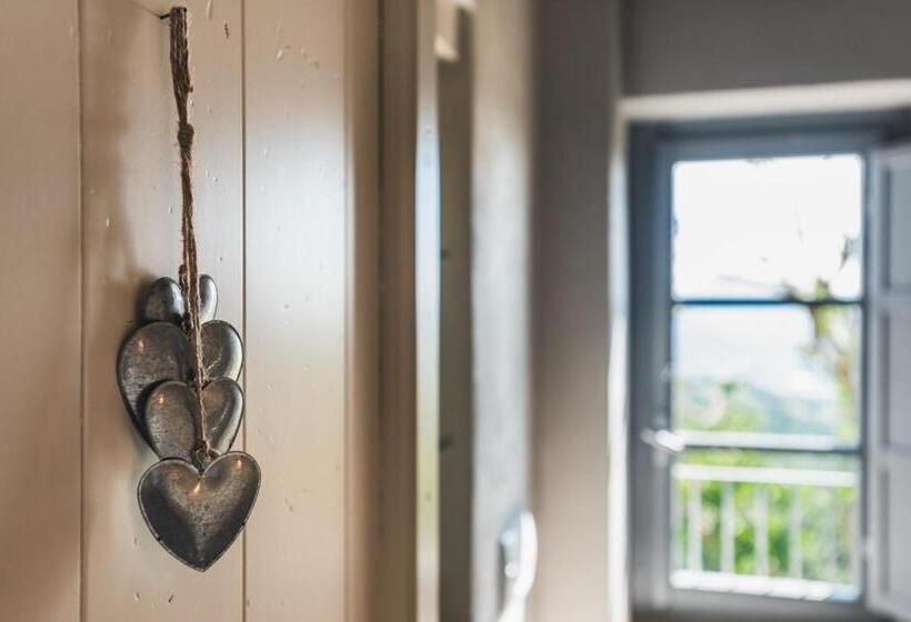 سوییت, Nikis Resort