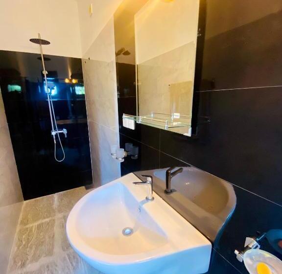 豪华海景房带阳台, Aura