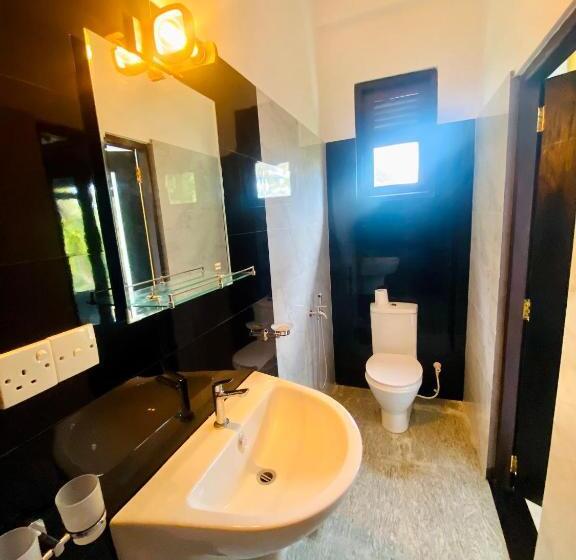 豪华海景房带阳台, Aura