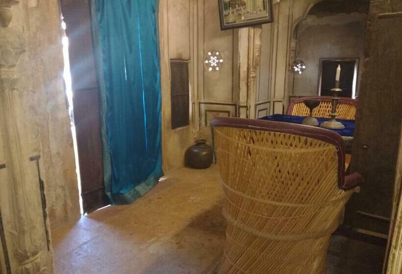 标准间带阳台, Suraj Inn