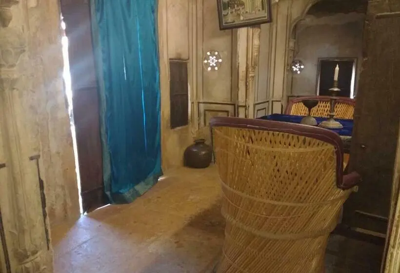 اتاق استاندارد با بالکن, Suraj Inn