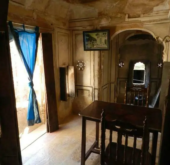 اتاق استاندارد با بالکن, Suraj Inn