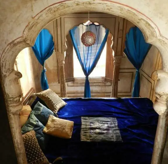 اتاق استاندارد با بالکن, Suraj Inn