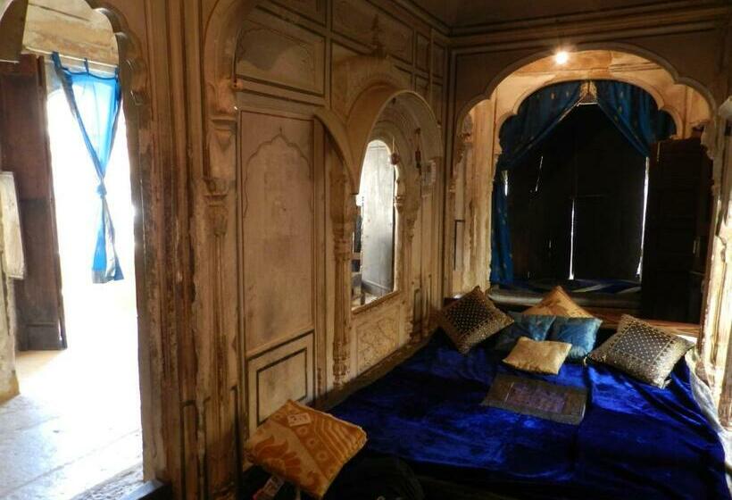 标准间带阳台, Suraj Inn