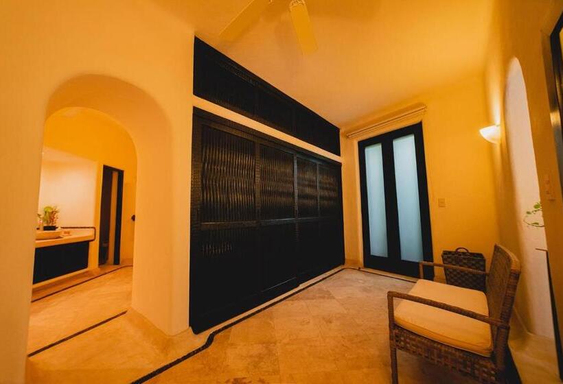 جناح جونيور مزوَّد بحمام سباحة, Tentaciones Hotel & Lounge Pool   Adults Only