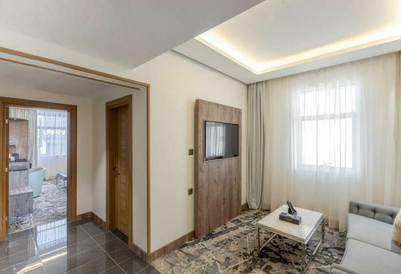스위트, Gacine Hotel Al Tahlia