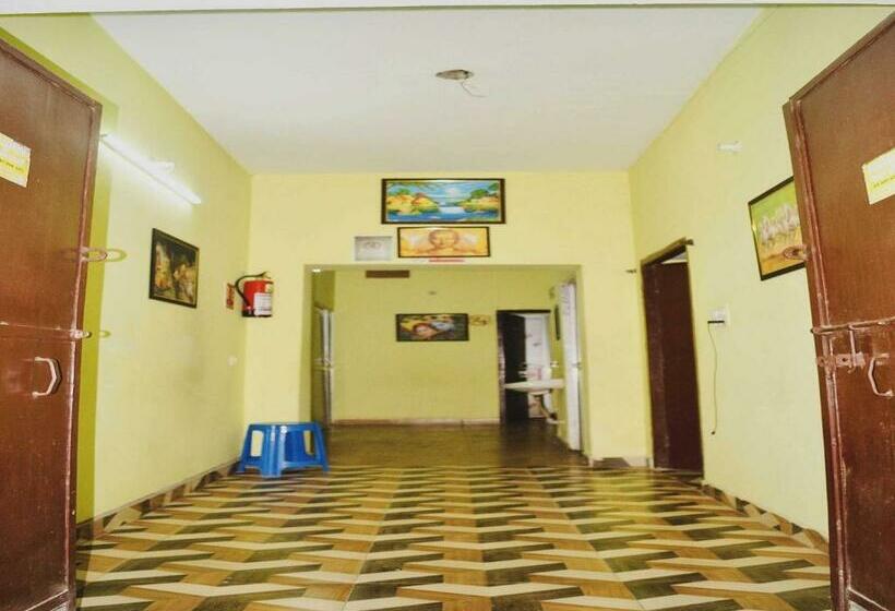 اتاق کلاسیک سه تخته, Oyo Flagship 81203 Sai Kripa Guest House