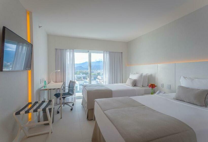 חדר דלוקס לשלושה, Cdesign