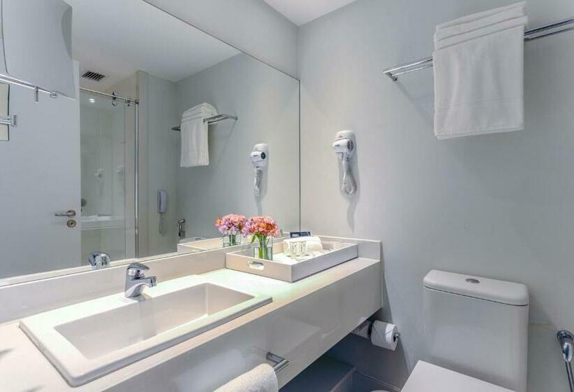 חדר דלוקס לשלושה, Cdesign