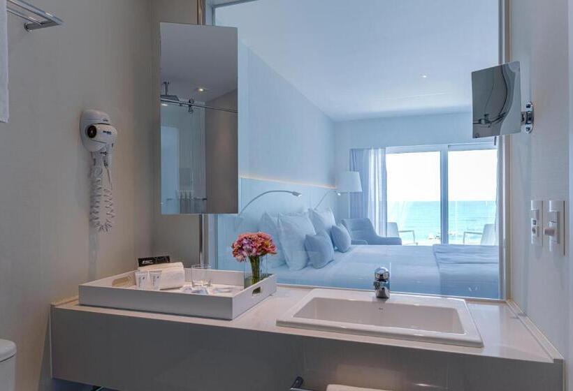 חדר דלוקס לשלושה, Cdesign