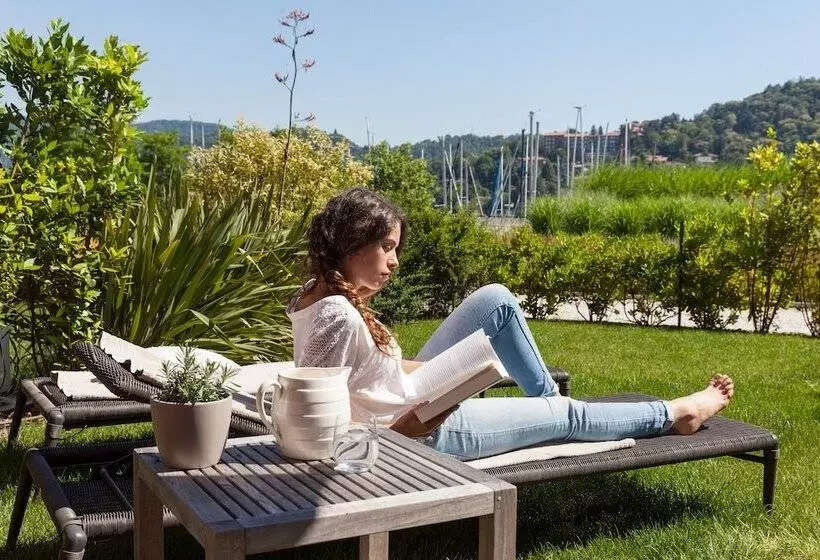 Perhehuone, De Charme Laveno